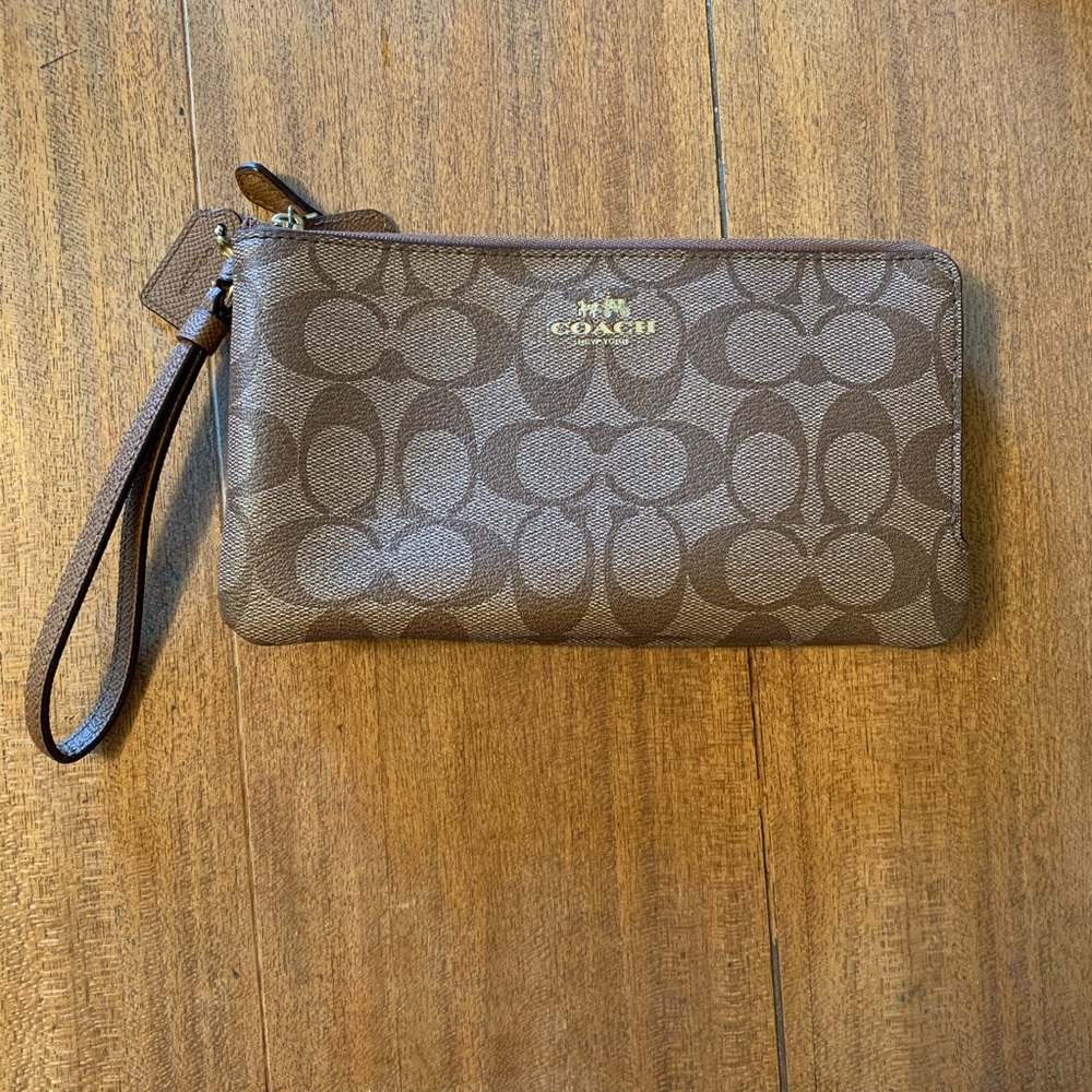 [coach] fantastic like new clutch 🔥